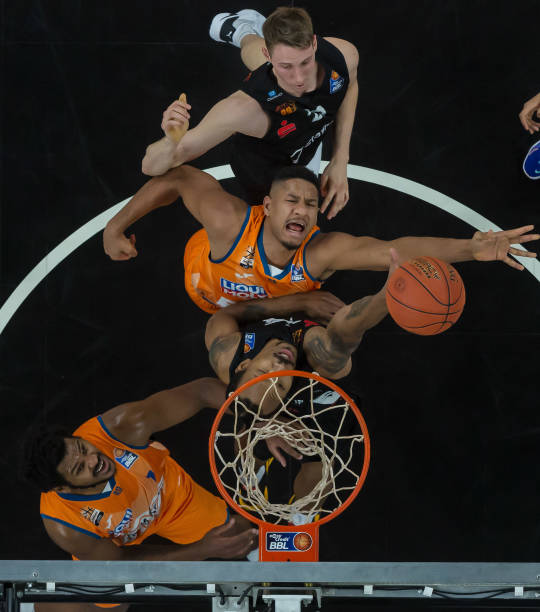 不断扩大 不断扩大