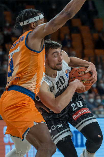 分别在男子 分别在男子