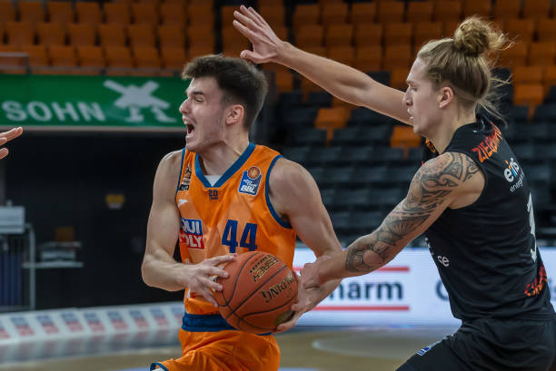 他的儿子虽 他的儿子虽